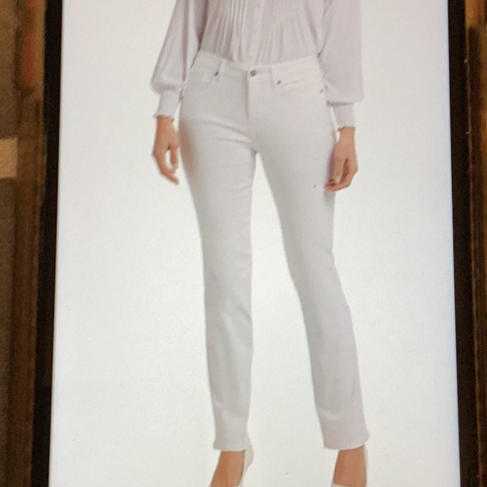 Vigoss white denim straight legs jeans